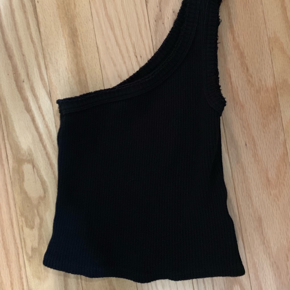 One shoulder top